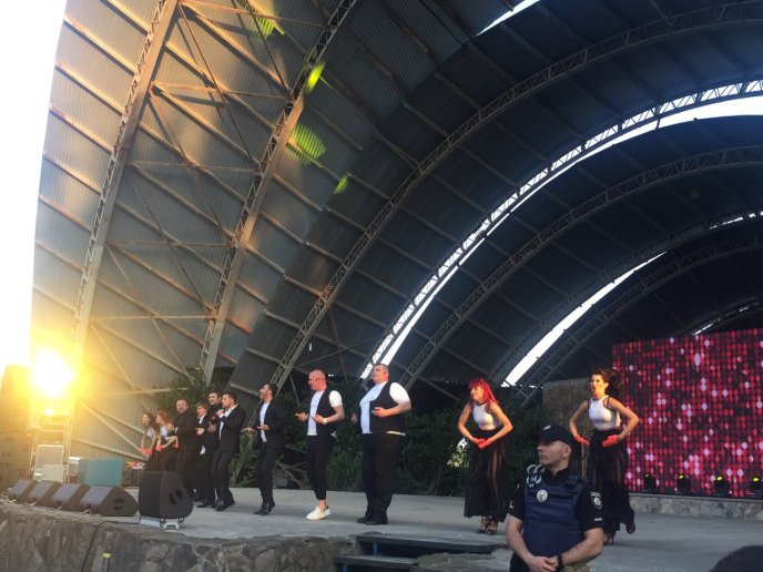 Студія "Квартал 95" порадувала закарпатців новою програмою – 01