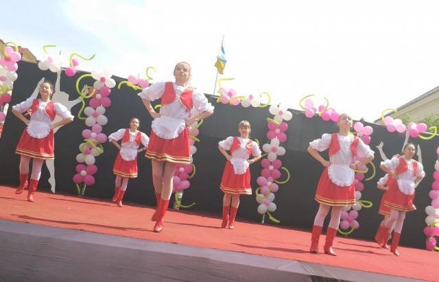 У центрі Мукачева провели танцювальне свято – 06