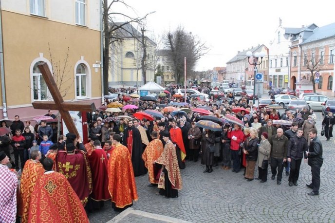 У Мукачеві пройшла масштабна хресна хода (ФОТО) – 16