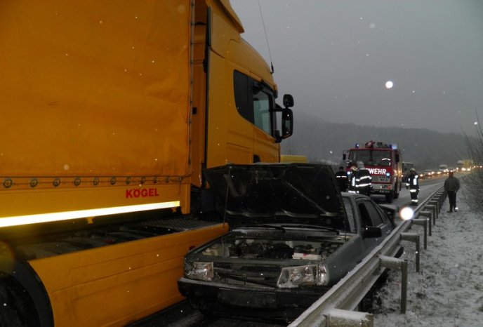 На трасі Київ-Чоп мукачівець на "Жигулях" врізався у вантажівку (ФОТО) – 02