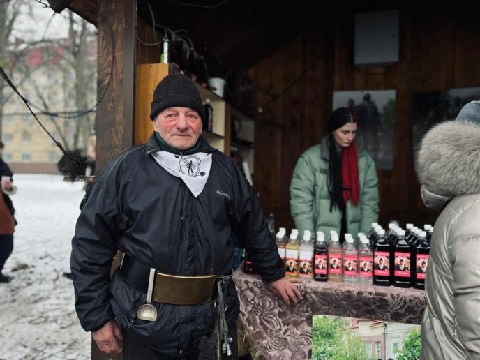 У Мукачеві урочисто відкрили фестиваль «Червене вино 2022» – 08