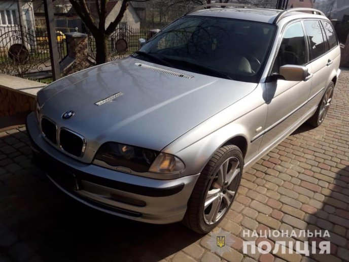 Увірвалась з сокирою на подвір’я, кричала і погрожувала: що коїлося на Хустщині – 02