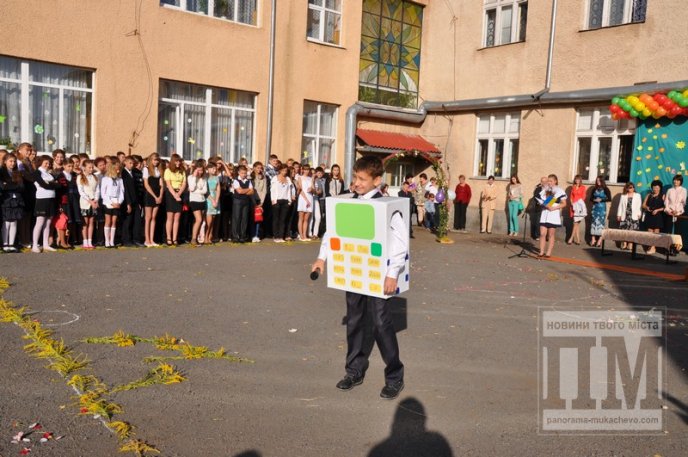 У Мукачівській ЗОШ №7 відбулось урочисте свято Першого дзвоника (ФОТОРЕПОРТАЖ) – 23
