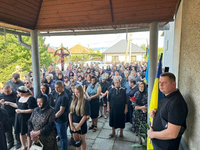 Чинадіївська громада провела Героя в останню путь – 06