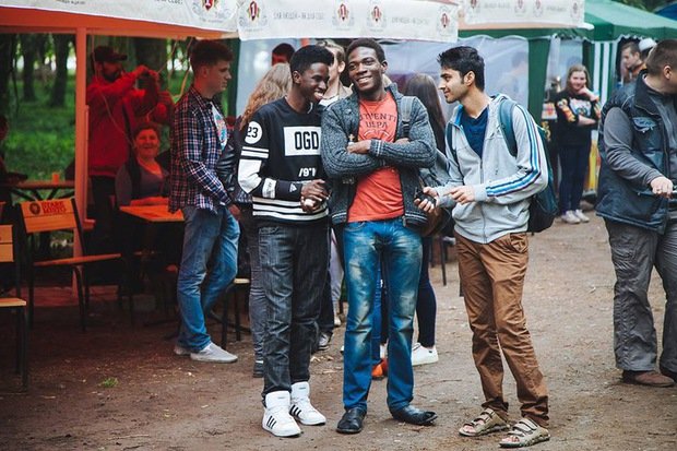 Ужгородці та гості міста відпочивають на новому для обласного центру фестивалі "МАЙся Фест" (ФОТО) – 13