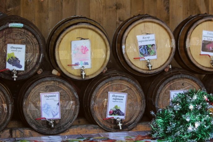 "Червене вино 2018": чим пригощають закарпатців та скільки доведеться витратити – 05