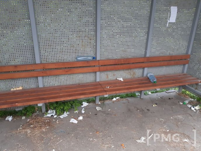 Побачене на одній із автобусних зупинок Мукачева неприємно вразило людей – 03