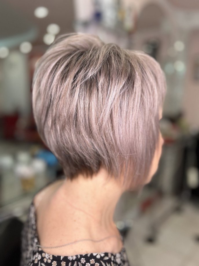 Багатошарова стрижка