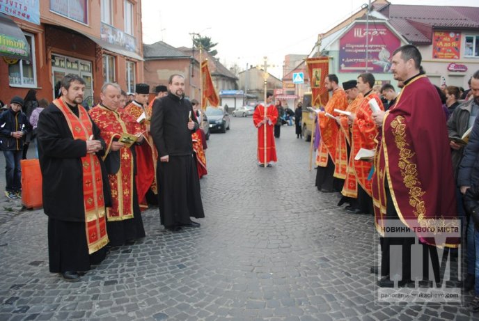 Під час Хресної Ходи мукачівці молились за мир в Україні (ФОТОРЕПОРТАЖ) – 07
