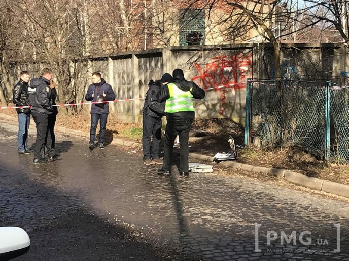 Оприлюднено нові фото та відео з місця стрілянини у Мукачеві – 01 Оприлюднено нові фото та відео з місця стрілянини у Мукачеві – 01