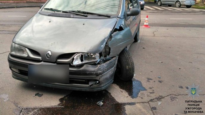 Вранці в Ужгороді зіткнулися дві машини – 03