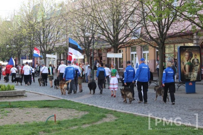 У Мукачеві урочисто відкрили чемпіонат світу зі слідової роботи службових собак – 38