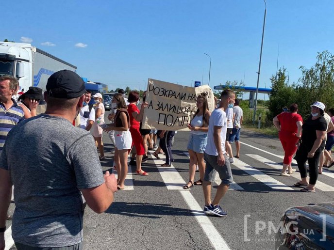 Обурені селяни перекрили трасу Київ-Чоп на Ужгородщині – 01 Обурені селяни перекрили трасу Київ-Чоп на Ужгородщині – 01