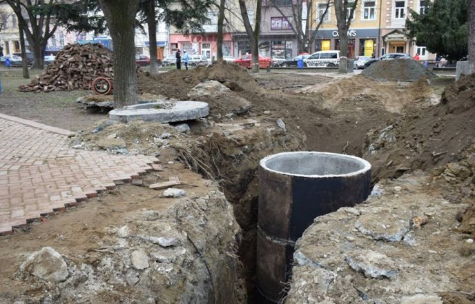 На площі Шандора Петефі в Ужгороді завершується перший етап реконструкції – 03