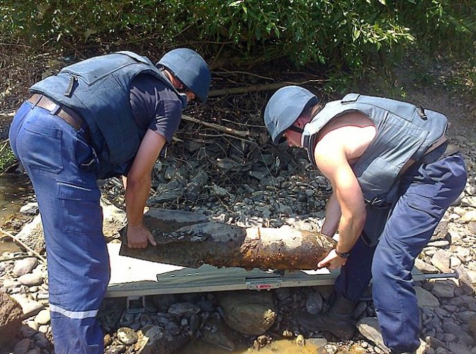 У Тячівському районі на березі річки виявили авіабомбу часів Другої світової війни – 02