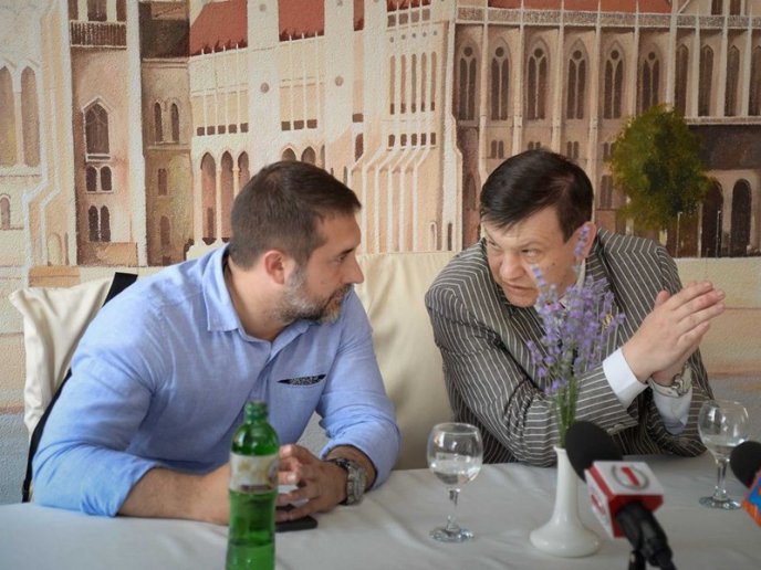 Роль громадських організацій в консолідації українського суспільства обговорювали в Мукачеві – 18