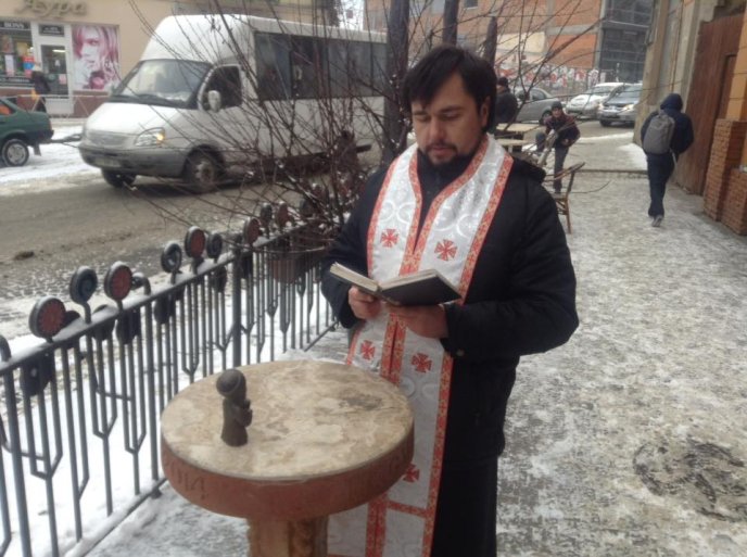 В Ужгороді освятили нові міні-скульптурки міста – 06