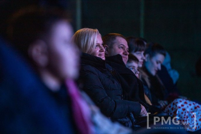 Зеленський з «Кварталом 95» в Ужгороді: Агітувати не збираємось, однак закликаємо всіх прийти на вибори – 19