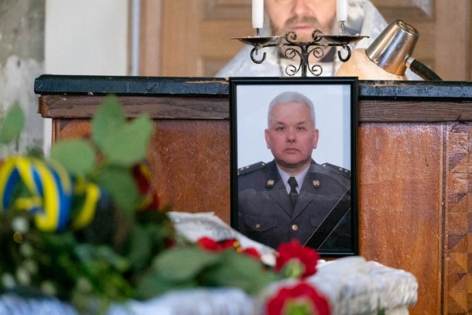 На Закарпатті поховали військового, який з початку війни захищав Україну – 02