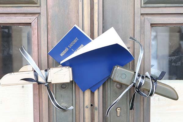 Ужгород мітингує: барикади стоять, люди прибувають, “ефект Грушевського” присутній (ФОТО) – 05 Ужгород мітингує: барикади стоять, люди прибувають, “ефект Грушевського” присутній (ФОТО) – 05