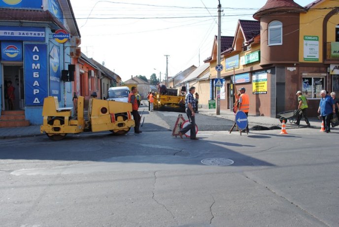 В Мукачеві асфальтують вулицю Івана Франка (ФОТО) – 05