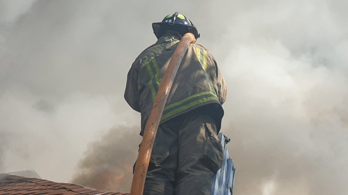 Закарпатські вогнеборці показали наслідки масштабної пожежі  – 07
