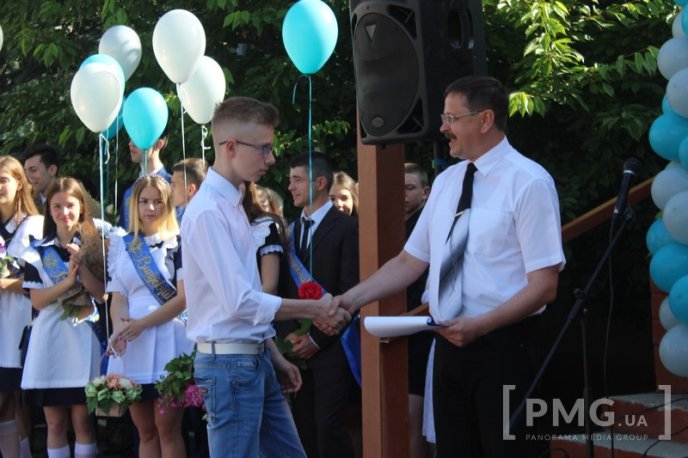 Свято останнього дзвоника відзначили у Мукачівській ЗОШ №13 – 25