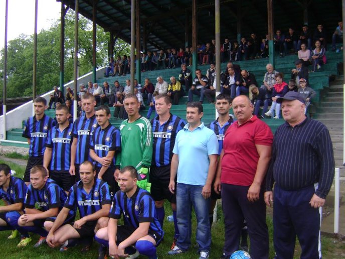 Василь Петьовка підтримав футбольні команди Тячівщини та Рахівщини – 04