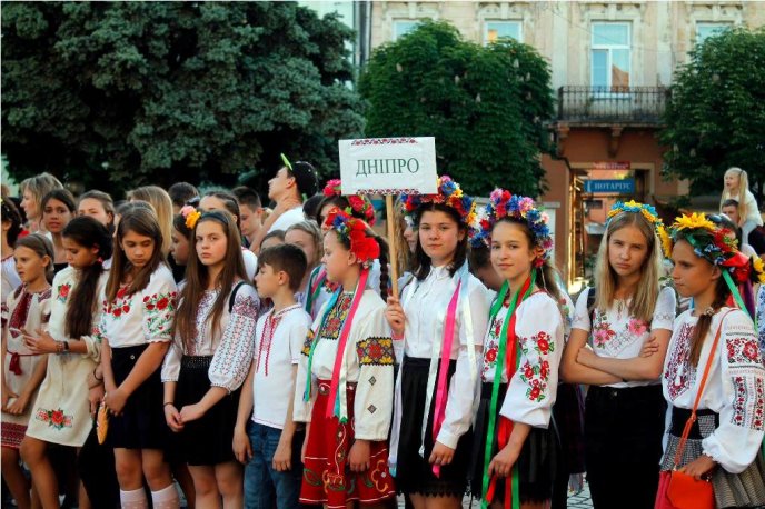 У Мукачеві офіційно відкрили дитячо-юнацький фестиваль "Смарагдові витоки" – 04