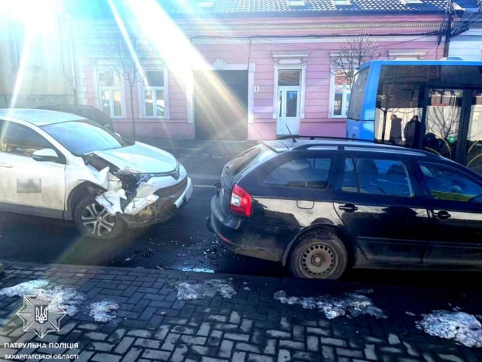 В Ужгороді дуже п’яний водій скоїв аварію – 02