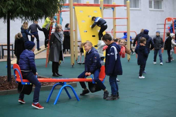 У Мукачеві відкрили ігровий комплекс для школярів – 10