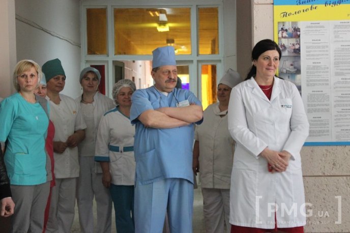 У Мукачівському пологовому будинку вперше вручили свідоцтво про народження – 03