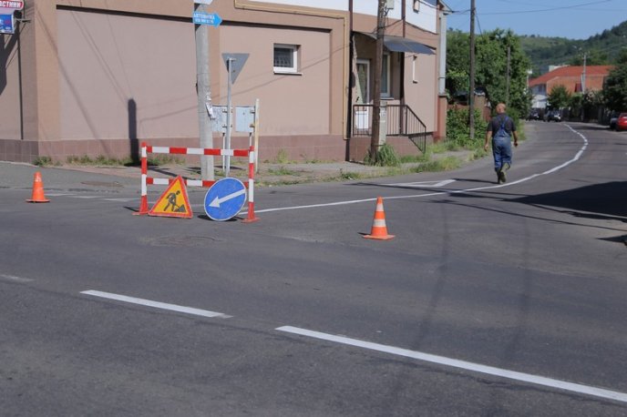 У Мукачеві оновлюють дорожню розмітку – 06