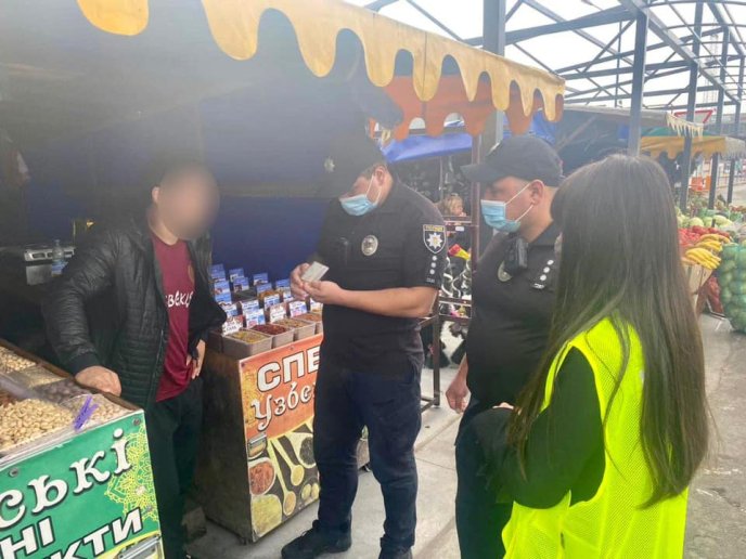 Поліція перевірила ринки одного з міст області: причина – 02
