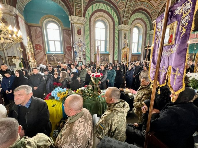 На Закарпатті поховали 25-річного хлопця, який загинув на війні – 03