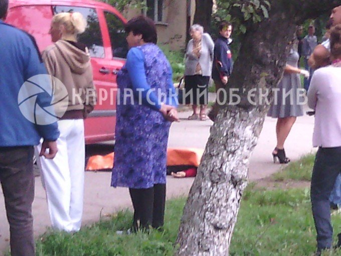 На проспекті Свободи в Ужгороді автомобіль вбив жінку (ФОТОФАКТ) – 01 На проспекті Свободи в Ужгороді автомобіль вбив жінку (ФОТОФАКТ) – 01
