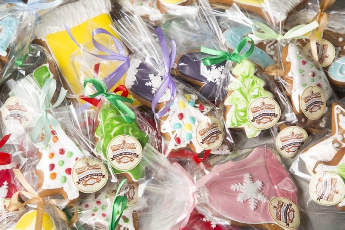 Кондитерський дім "Bondarenko" виготовив дві святкові скульптури: ялинку та Різдвяну гірку – 08