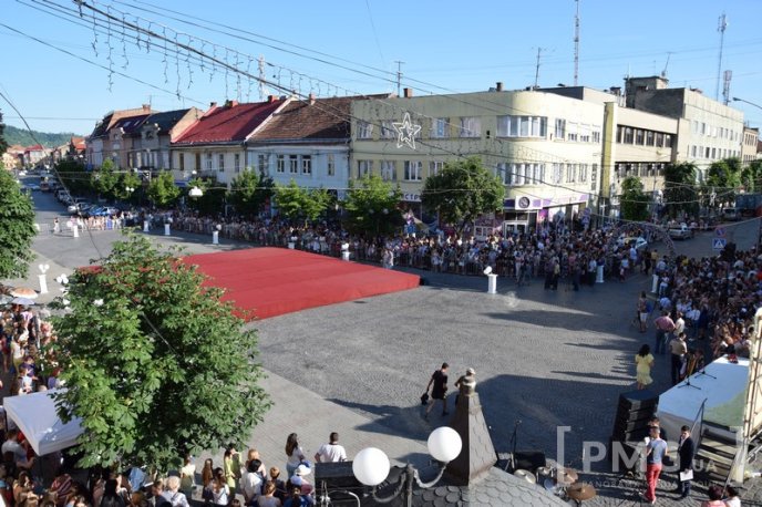 У Мукачеві стартував парад випускників – 02