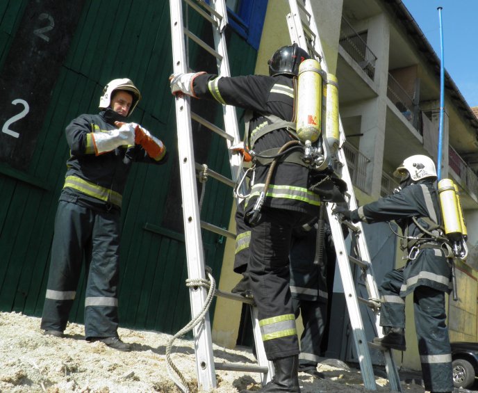 У Берегові рятувальники демонстрували професійну майстерність та визначали кращих газодимозахисників – 07