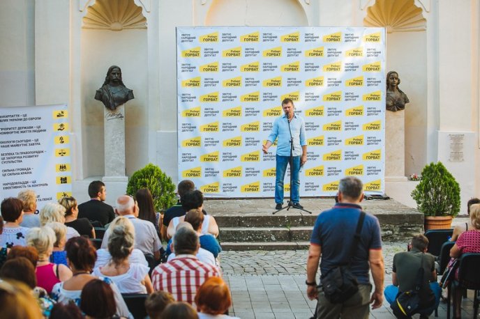 Роберт Горват зустрівся зі своїми прихильниками у замку – 11