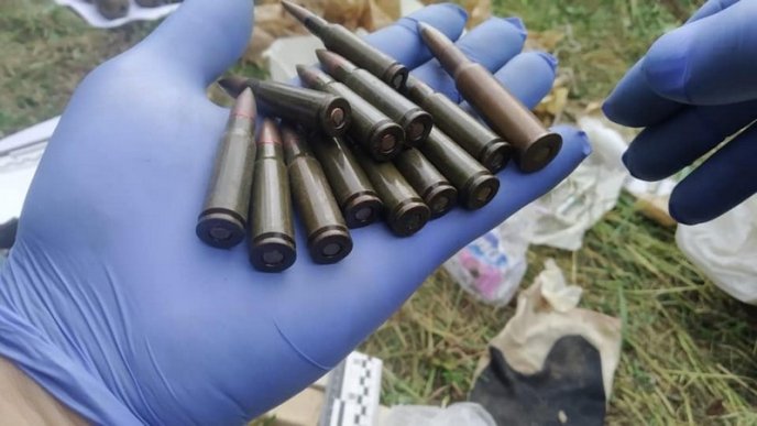 На Міжгірщині у чоловіка виявили цілий арсенал зброї  – 07