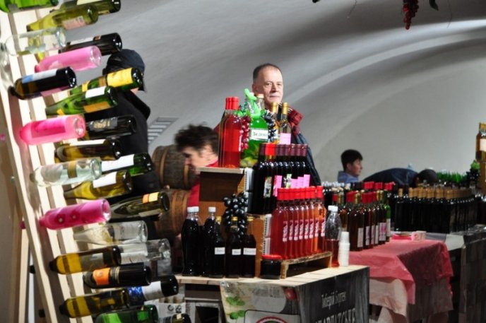 Сьогодні в Ужгороді розпочався дводенний фестиваль «Sakura Wine» – 15