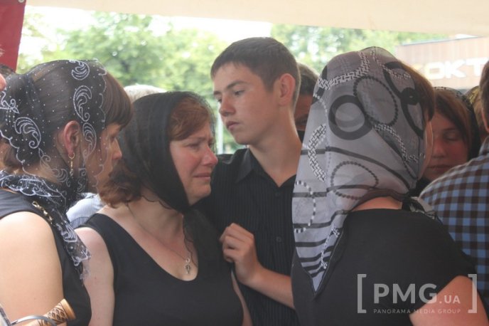 Мукачівці прощаються із загиблим бійцем АТО Олексієм Калабішкою – 13