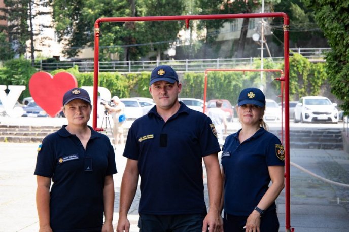 На одній із площ Ужгорода встановили охолоджуючі рамки – 03