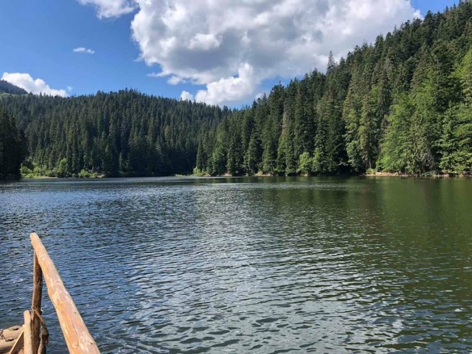 Синевир приваблює відомих українців. На озеро приїхали знані співаки – 01