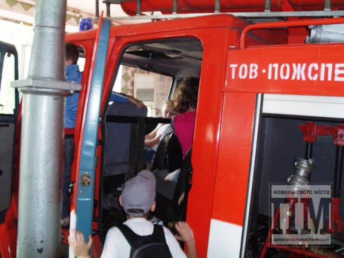 Мукачівські пожежники влаштували день відкритих дверей для школярів (ФОТОРЕПОРТАЖ) – 05