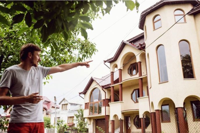 Проект "Ukraїner" показав закарпатське село з елітними віллами – 04