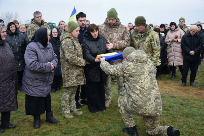 На Закарпатті провели в останню дорогу полеглого захисника – 03