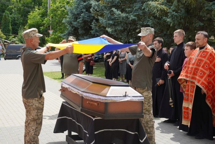 Поховали воїна, якого рік вважали зниклим безвісти – 08 Поховали воїна, якого рік вважали зниклим безвісти – 08