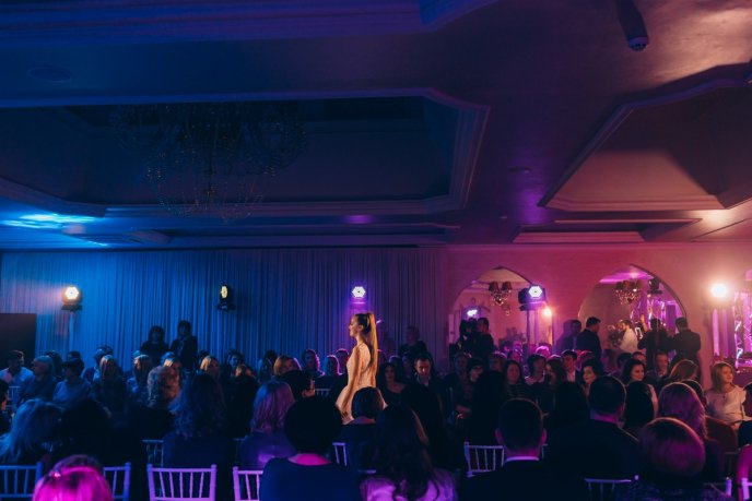 Мода заради життя: на Закарпатті відбувся ІІІ-й благодійний показ мод дизайнерки Роксолани Новак – 49